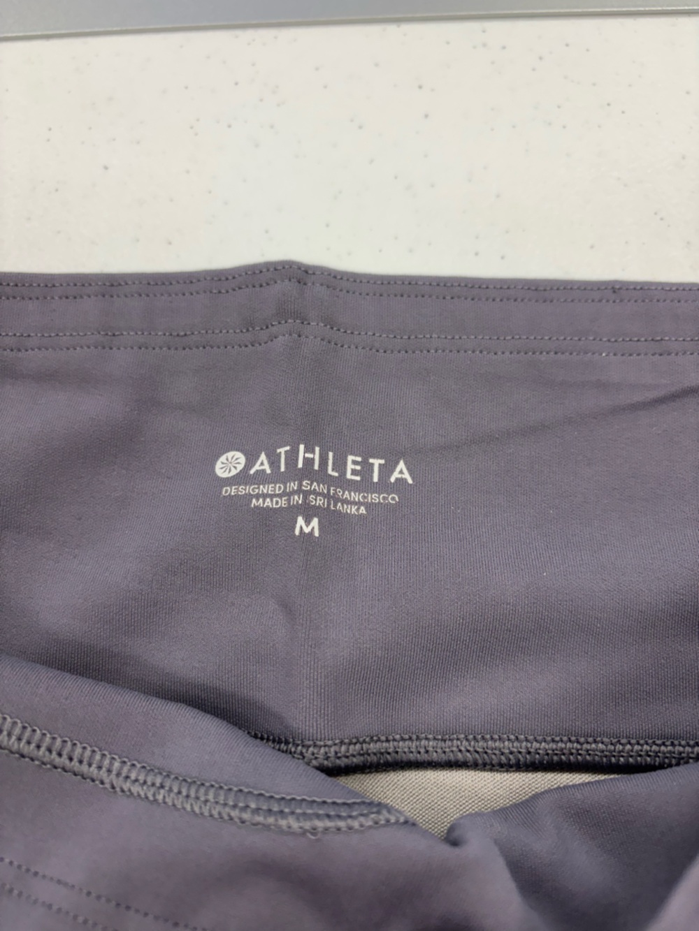 ATHLETA LEGGINGS WOMEN MEDIUM 
LT & DARK GRAY & WHITE   LOTS OF POCKET
